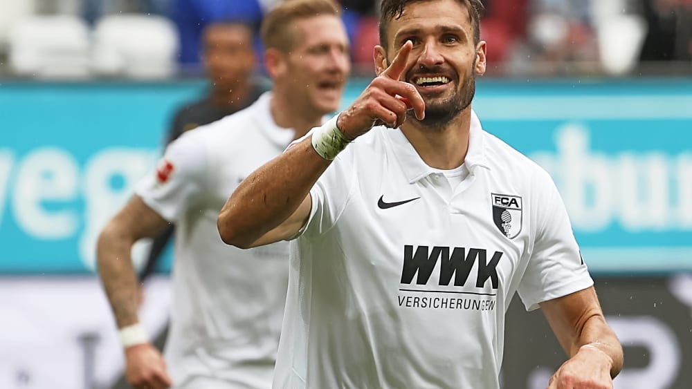 Daniel Caligiuri freut sich ausgiebig.