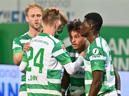 Großer Jubel: Fürth siegte im Kellerduell gegen Bielefeld.