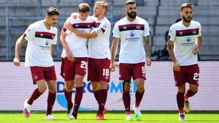 Der 1. FC Nürnberg hat bei Tabellenführer Arminia Bielefeld einen Punkt entführt.
