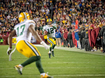 Aaron Rodgers sucht Anspielstation Davante Adams.