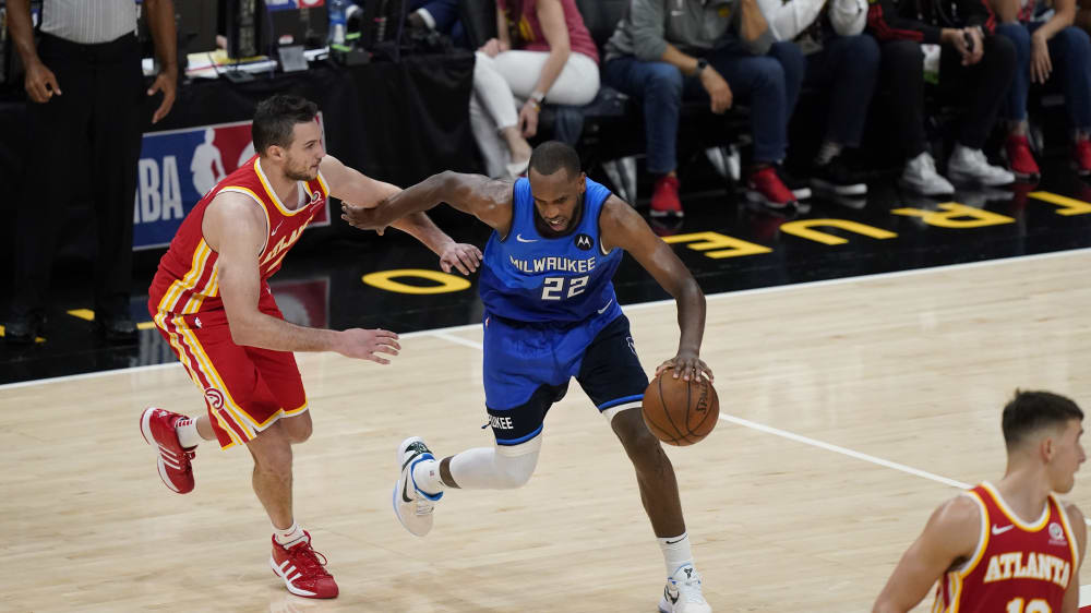 NBA: Milwaukee Bucks schlagen Atlanta Hawks - Sorgen um ...