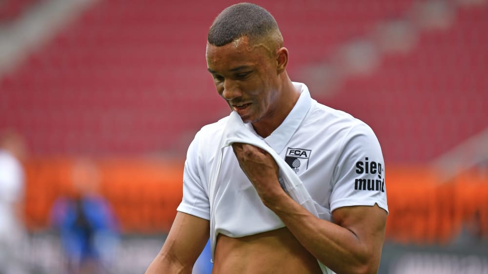 Wird in dieser Saison nicht mehr zum Einsatz kommen: FCA-Verteidiger Felix Uduokhai.