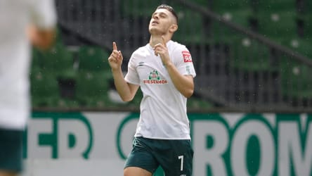 So sieht Erlösung aus: Bremens Rashica jubelt über sein Tor und den Kantersieg gegen Köln, der letztlich den Relegationsplatz einbringt.