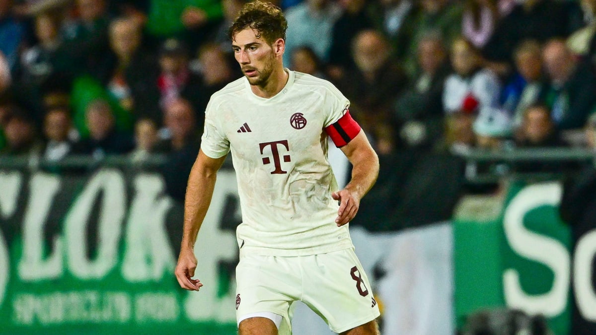 ليون غوريتزكا يلعب كمدافع مركزي في فوز بايرن ميونيخ 4-0 في كأس الاتحاد الألماني