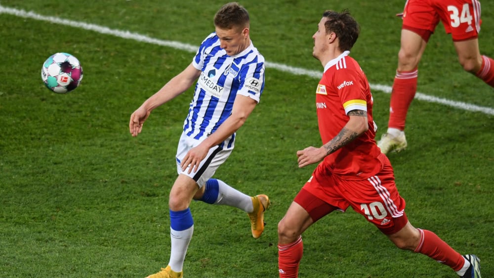 Nach dem Derby im Fokus: Santiago Ascacibar (li.), hier im Duell mit Max Kruse.