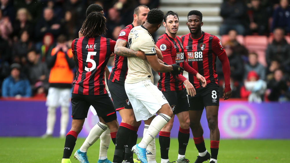 Hitziges Duell: Anthony Martial war Teil einer Rudelbildung in der ersten Hälfte.