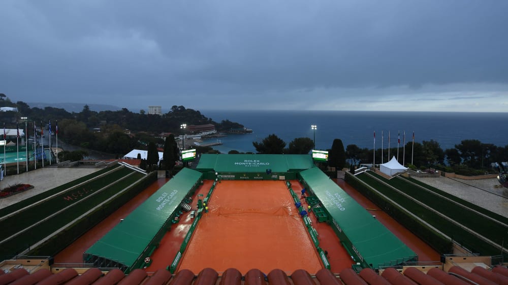 Dunkle Regenwolken über dem Fürstentum: In Monte Carlo konnte am Montag nur sporadisch gespielt werden.