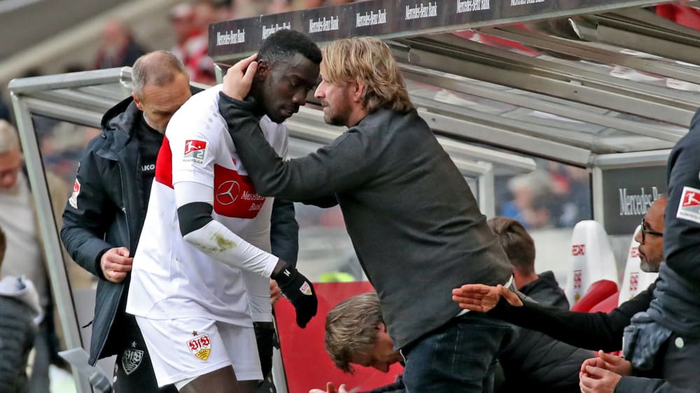 Steht fest zu seinem Spieler: Sportdirektor Sven Mislinat und Silas.