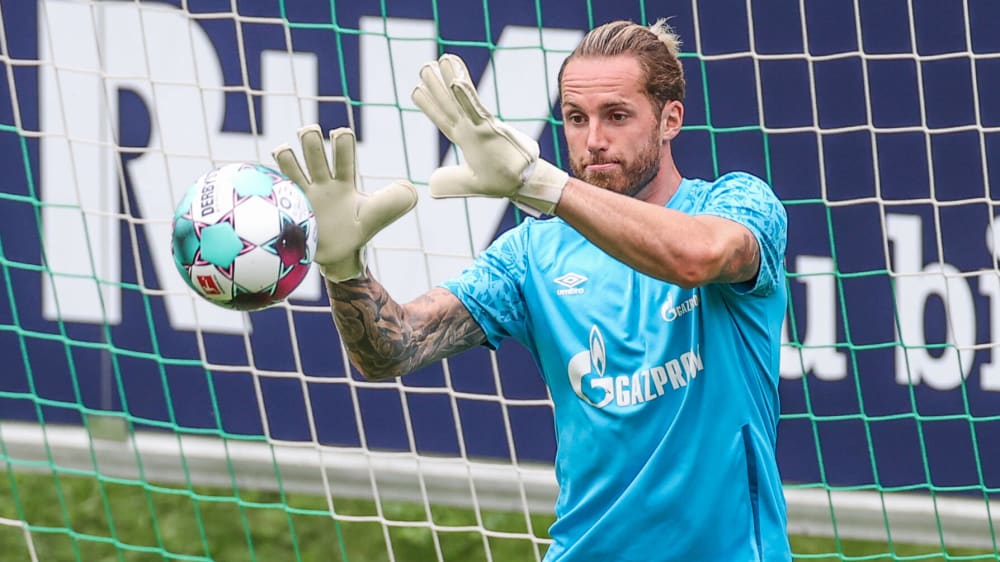 Schalkes Torhüter Ralf Fährmann hat die Nase gegenüber Markus Schubert klar vorne.