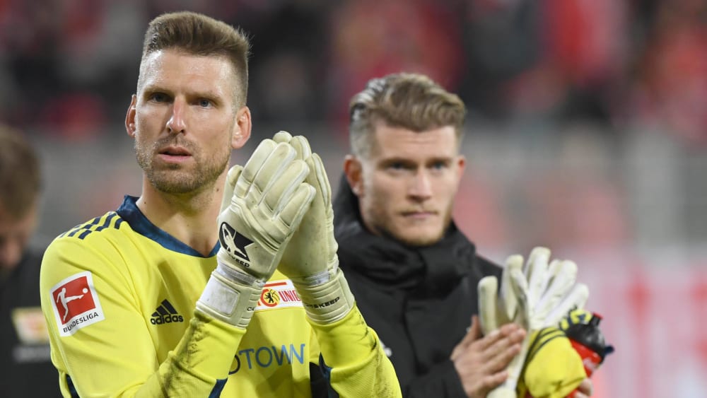 Einer dieser beiden wird am Sonntag ab 18 Uhr das Unioner Tor gegen Schalke hüten: Andreas Luthe (li., in Gelb) und Loris Karius (re.).