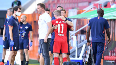 O goleiro do RB, Timo Werner, está sendo recebido pelo técnico assistente do Leipzig, Moritz Volz