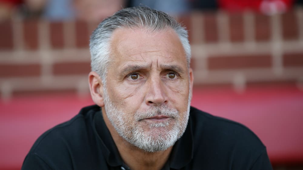 Musste am Samstag noch ins 200 Meilen entfernte Dover: John Pemberton, Trainer des FC Chesterfield.