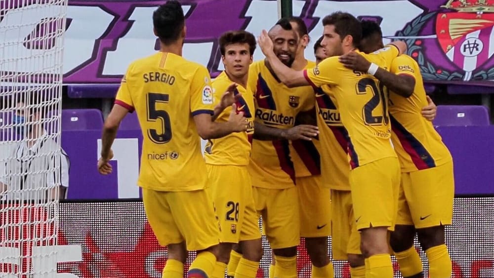 Arturo Vidal (mitte) hat mit seinem gefeierten Tor für den 1:0-Auswärtserfolg des FC Barcelona gesorgt.