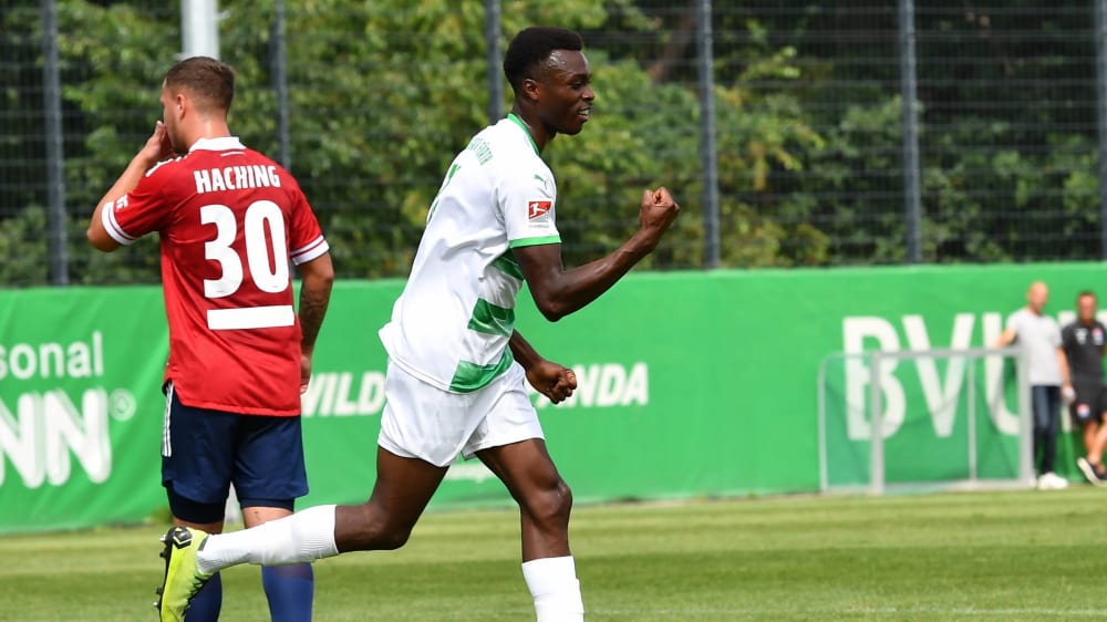 Dickson Abiama bejubelt sein Tor zum 1:0.