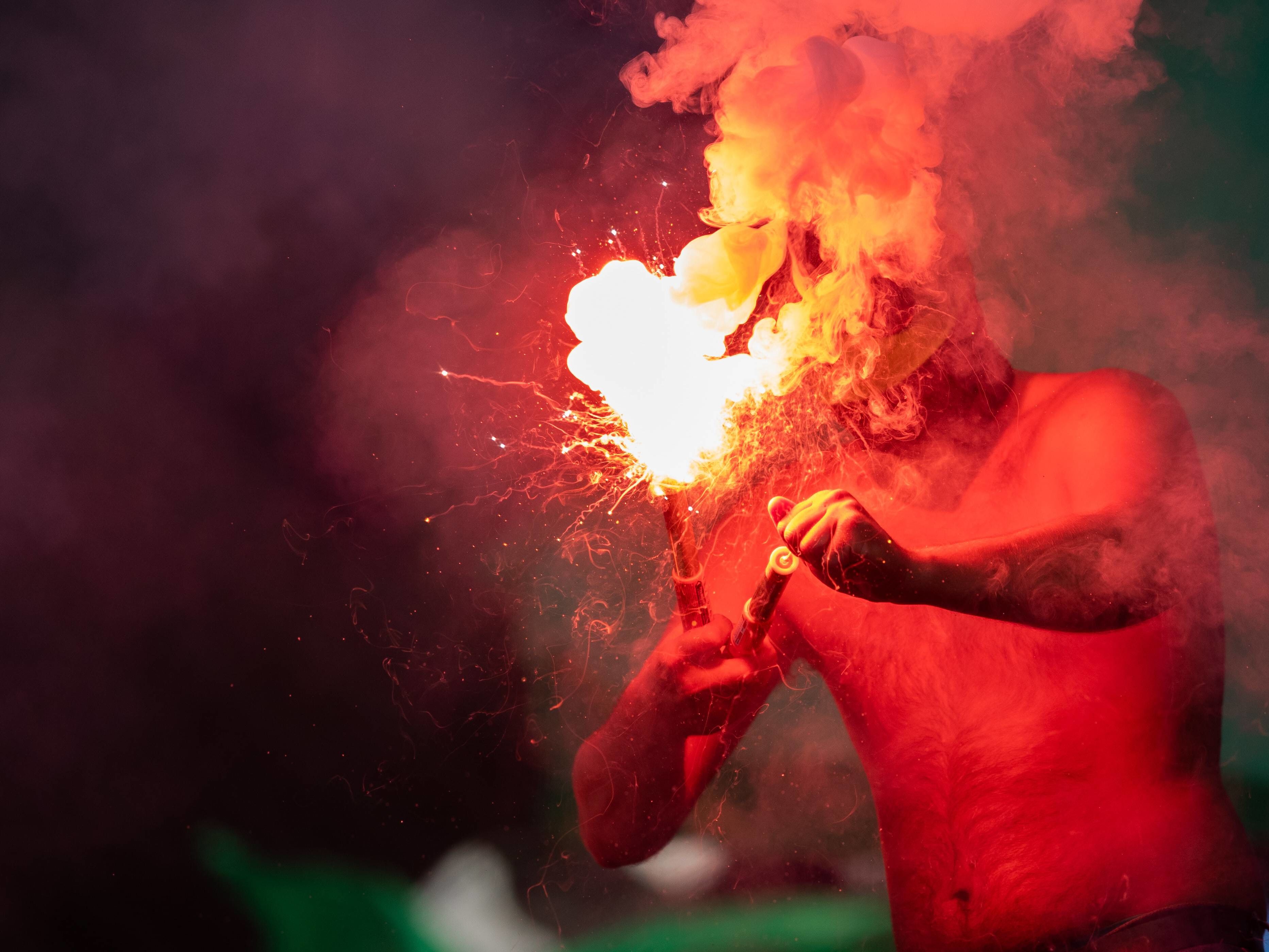 Keine Alternative: Auch "kalte Pyrotechnik" Zu Gefährlich | 2 ...