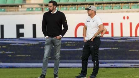 Schlusspfiff gegen Meppen, Abpfiff für Malte Metzelder in Münster - hier mit Coach Sascha Hildmann.