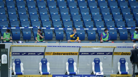 Distanz wahren: Ersatzspieler von Hertha BSC.