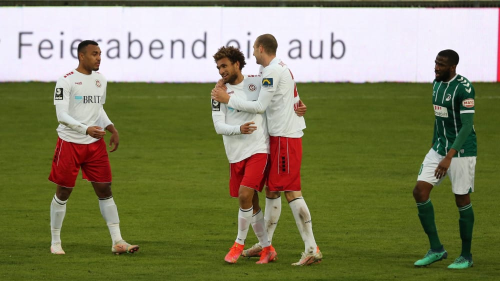 Kevin Lankford (2. v. li.) sorgte für das zwischenzeitliche 2:0.