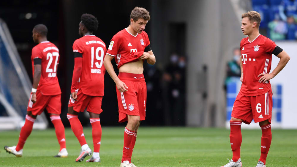 Bedient: Die Bayern-Asse um Thomas Müller (2. v. r.) und Joshua Kimmich (r.) nach dem 1:4 in Hoffenheim.