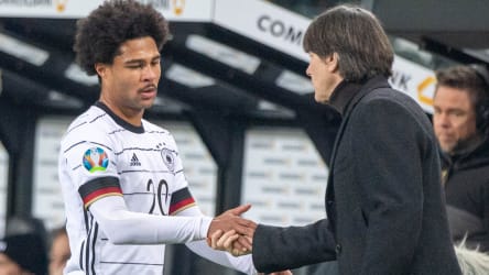 Die Pause für Serge Gnabry und Joachim Löw ist nah: Nach fast zehn Monaten wird im September wieder ein Länderspiel steigen.