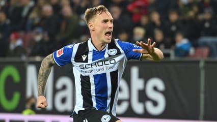 Bielefelds Torschütze Jacob Laursen warnt eindringlich.