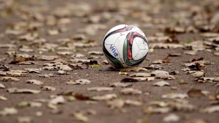 Herbstliches Chaos: Der Ball ruht in Griechenlands SuperLeague 2.