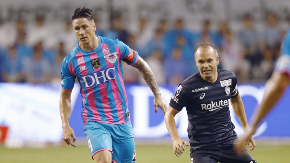 Letzter Auftritt als Profi: Tosus Fernando Torres gegen Kobes Andres Iniesta.