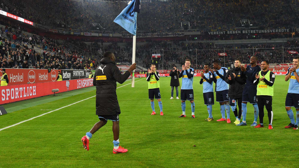 Gute Laune und das Thema Nationalmannschaft: Marcus Thuram (links) hat Florian Neuhaus (ganz rechts) ins Spiel gebracht.