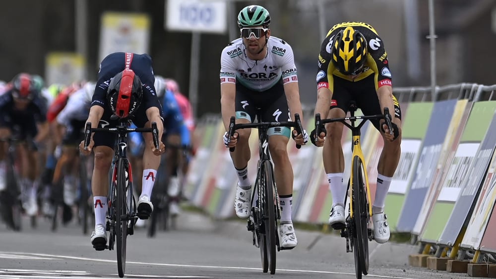 Tim Pidcock, Maximilian Schachmann und Wout van Aert (v. li.).