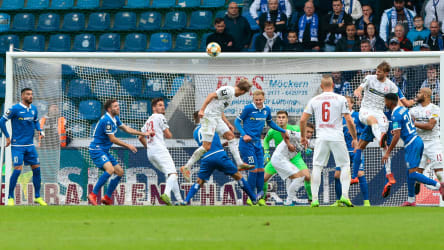Bentley Baxter Bahn beim Kopfball