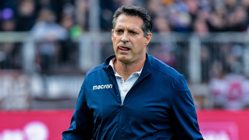 Muss die KSC-Defensive stärken: Alois Schwartz.