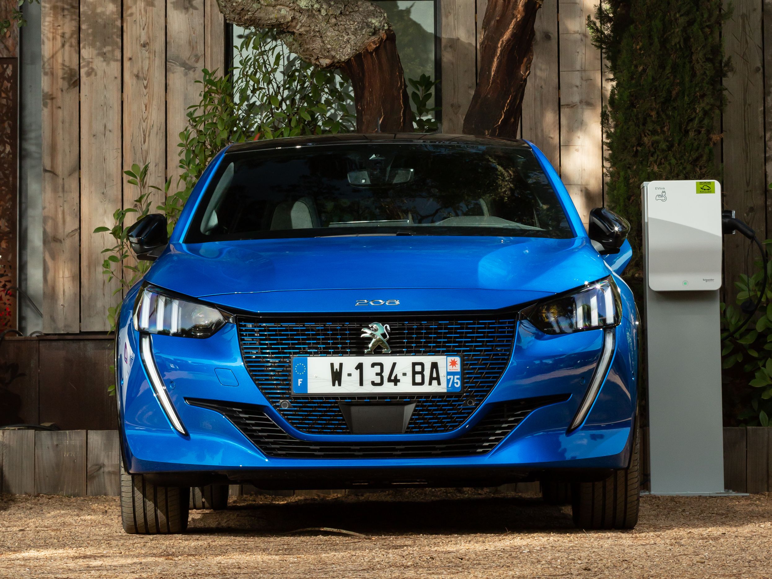 Peugeot e-208