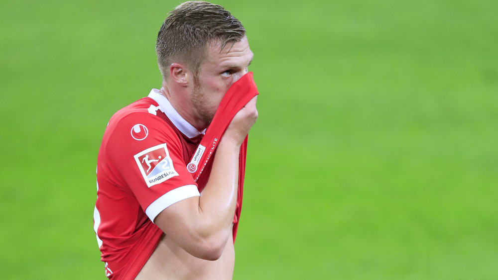 Düsseldorfs Angreifer Rouwen Hennings trifft kaum noch, hängt aber auch in der Luft.