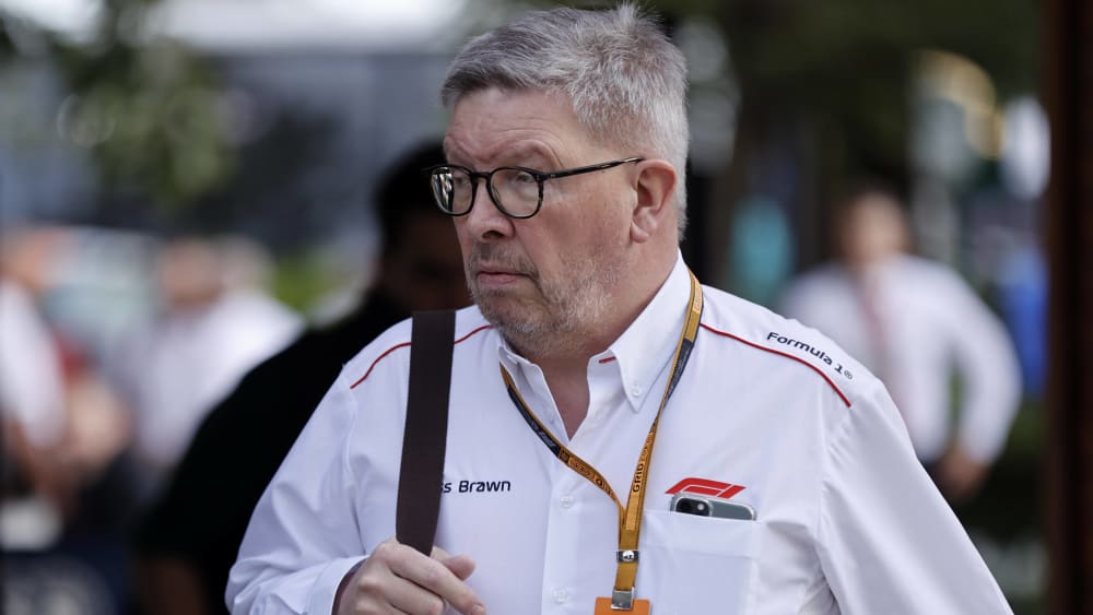 Formel-1-Chef Ross Brawn hält immer noch bis zu 19 Rennen für möglich.