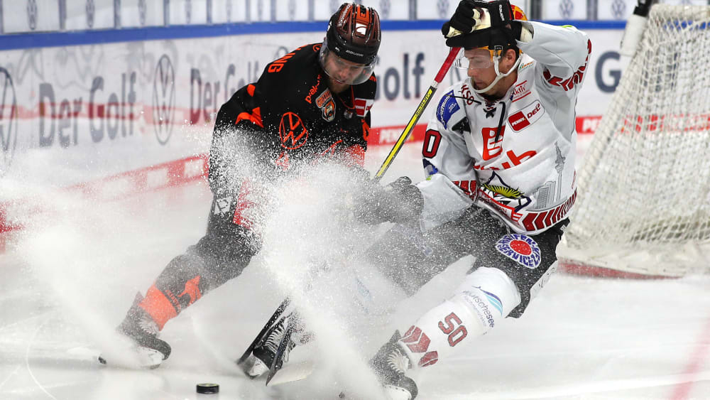 Garrett Festerling hat mit Wolfsburg gegen Patch Alber mit Bremerhaven das Nachsehen.