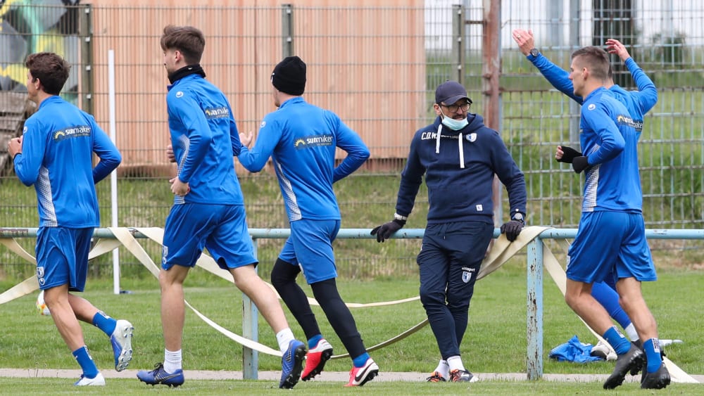 Kann nur eingeschränkt trainieren lassen: FCM-Coach Claus-Dieter Wollitz.