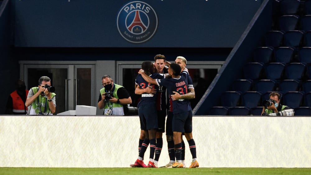 Jubel um und mit Julian Draxler (M.) nach dessen spätem 1:0 für PSG.