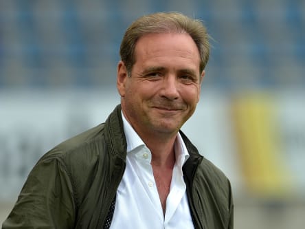 Hertha-Boss Carsten Schmidt (hier ein Archivfoto von 2019) geht von 14 Tagen Quarantäne für die Mannschaft aus.