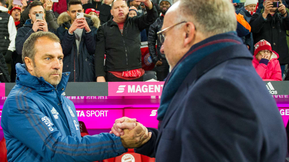 Der Boss und der Trainer: Karl-Heinz Rummenigge (rechts) ist mit der Arbeit von Hansi Flick außerordentlich zufrieden.