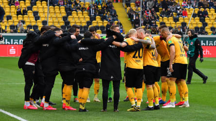 Das Team von Dynamo Dresden - hier ein Archivbild vom 23. Spieltag - hat erneut einen positiven Corona-Test zu beklagen.