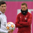 Ist beeindruckt von der Gier seiner Mannschaft: Bayern-Trainer Julian Nagelsmann (re., mit Robert Lewandowski).