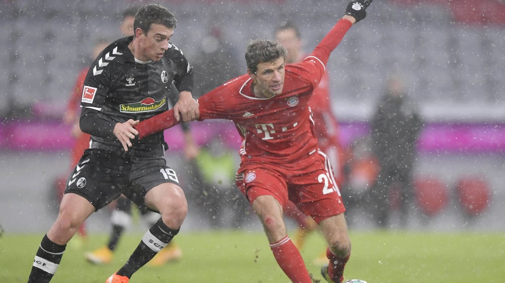 Bei den Bayern eingewechselt, nun eine Option vom Start weg: Janik Haberer (l.), hier gegen Thomas Müller.