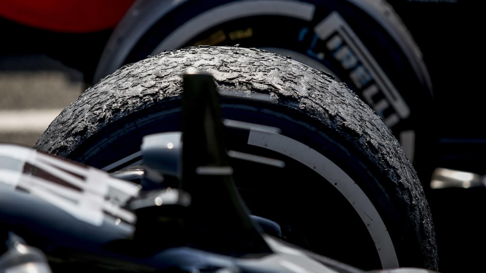 Die Reifen an Lewis Hamiltons Mercedes bildeten starke Blasen.