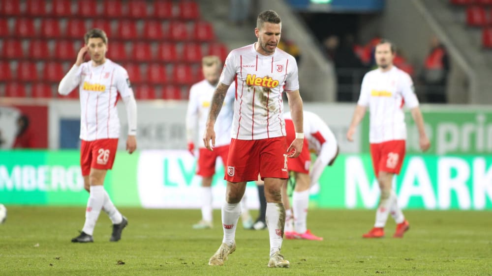 Regensburgs Kapitän Marco Grüttner war nach der 1:2-Niederlage gegen Dresden sichtlich unzufrieden.