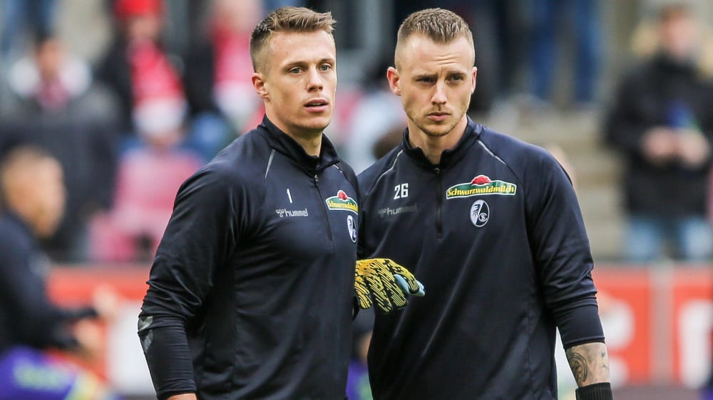 Mark Flekken (re.) kam im Sommer 2018 vom MSV Duisburg zum SC Freiburg - nun soll er Alexander Schwolow beerben.