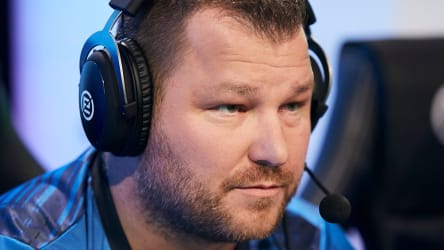 In der Liga läuft es nicht rund bei S04, Matthias 'GoooL' Winkler überzeugt dafür im Einzel.