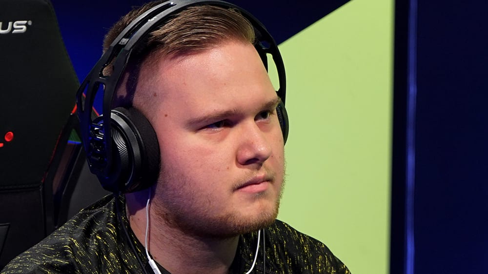 Leon Krasniqi versucht, sich in die eNationalmannschaft für PES 2021 zu spielen.
