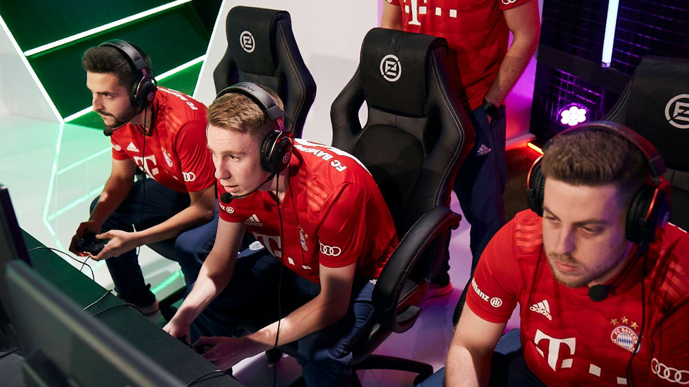 In dieser Saison spielen die Bayern & Co. nicht in einem Studio, sondern online.