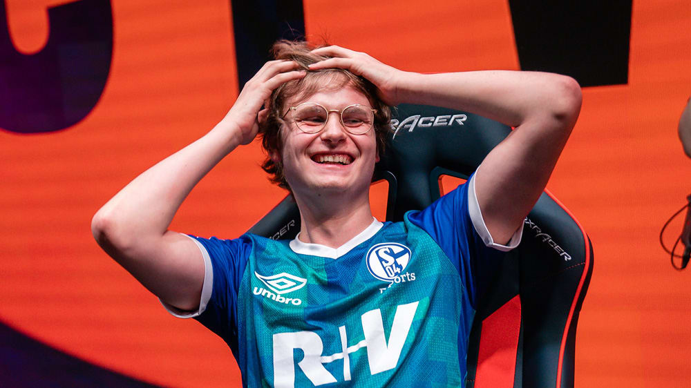 Die Freude ist groß bei Starspieler Elias 'Upset' Lipp nach dem Erfolg gegen Splyce.