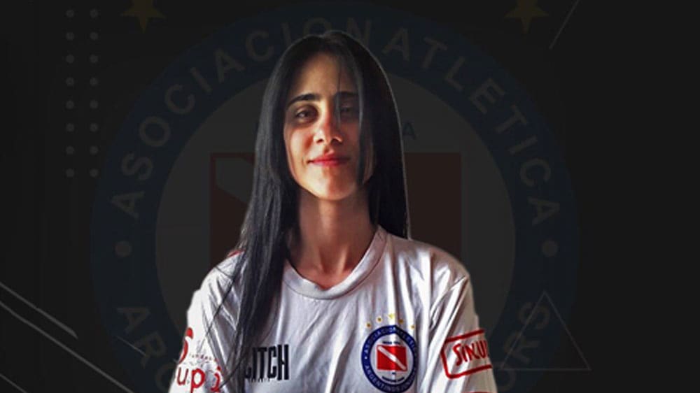 Argentinischer Erstligist Argentinos Juniors verpflichtet erste eSportlerin in PES.